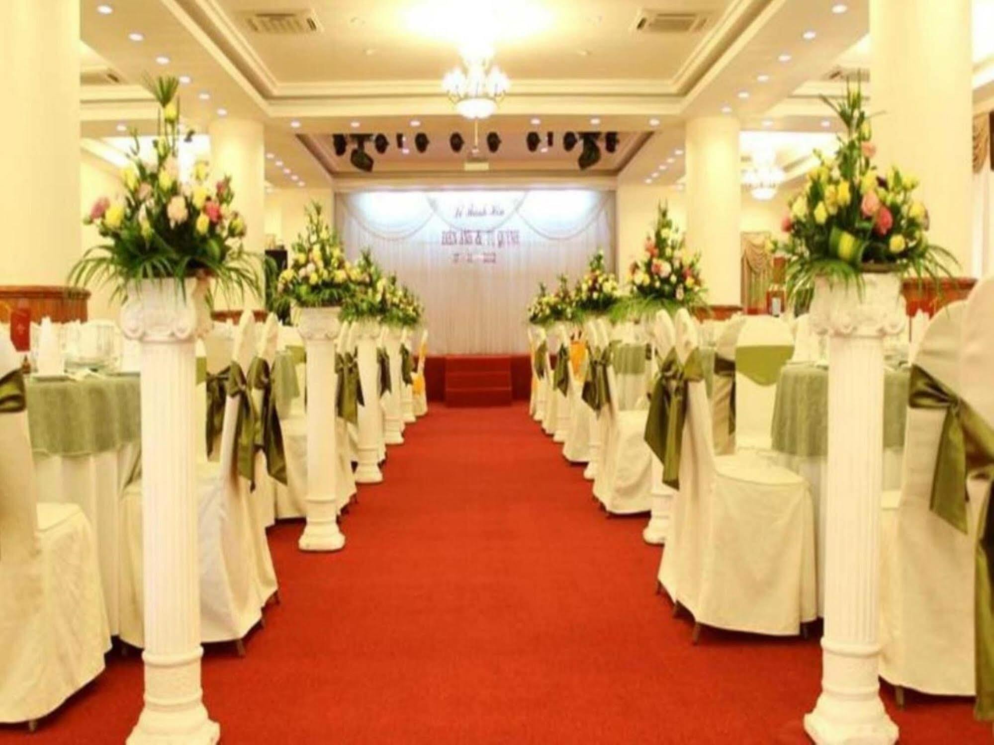 Tan Son Nhat 2 Hotel Хошимин Экстерьер фото